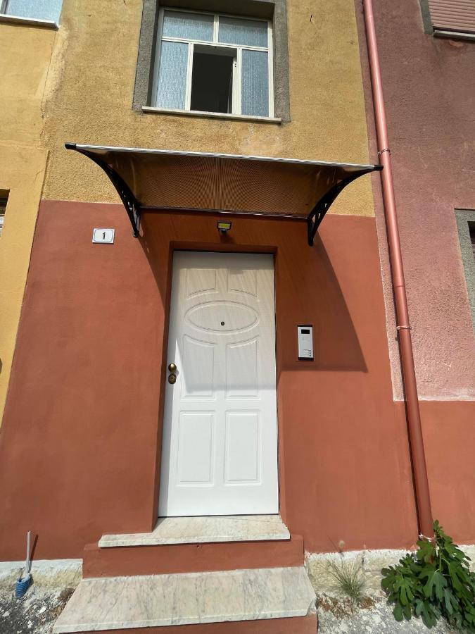 Appartamento Elegante Carbonia Exterior photo